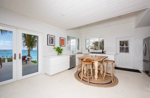 Double Bay Casa | Newly Remodeled Home on Pink-Sand Double Bay Beach, Spectacular Views