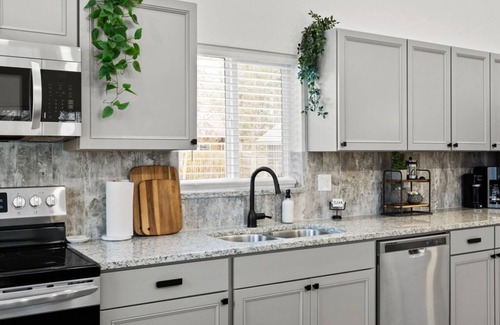 Veterans Park Casa | Newly Remodeled- 2 Bedroom- Large Yard
