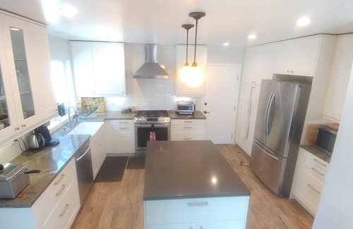 Agoura Hills Casa | Recién remodelado de 3 habitaciones y 3 baños en casa. ¡A solo 15 minutos de las playas de Malibu!