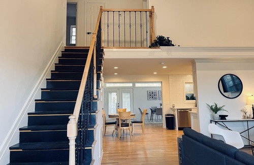 Bellevue Casa | Newly Remodeled - 4 bedroom Single Family w/ fully fenced in yard