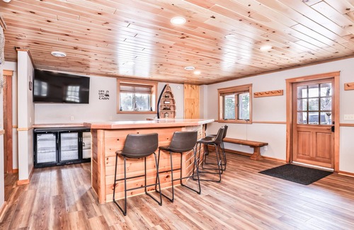 Arbor Vitae Casa | Newly remodeled 8 bedroom on Little Muskie Lake!