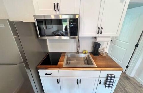 Coram Cabina | Newly Remodeled Bear Den Cabin! 6 mi to Glacier!
