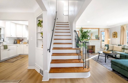Parma Heights Apartamento | Newly Remodeled Home With a Game Room!