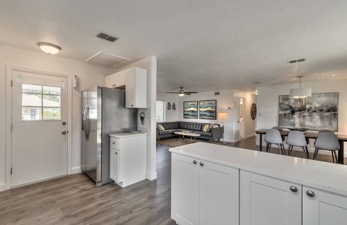Edgewater Casa | Newly remodeled house just steps away from the FL Intracoastal with boat parking