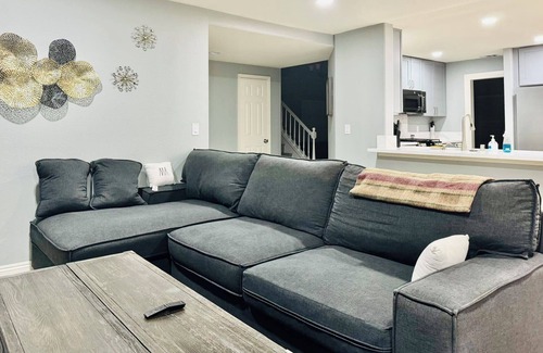 Oxnard Casa | Newly remodeled large family house