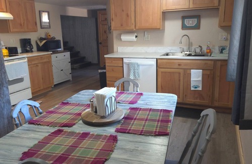 Beach Cabina | Newly Remodeled Lower Level Hunting Lodge near Medora, ND - Sleeps 5 to 8
