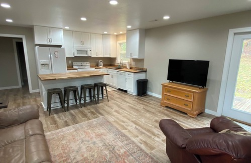 Murphy Casa | NEWLY Remodeled Private 2-bedroom mountain house in beautiful Murphy