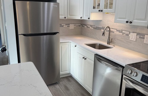 Bethany Beach Condominio | Newly remodeled! Steps from the beach. Ocean block. Tower Shores.
