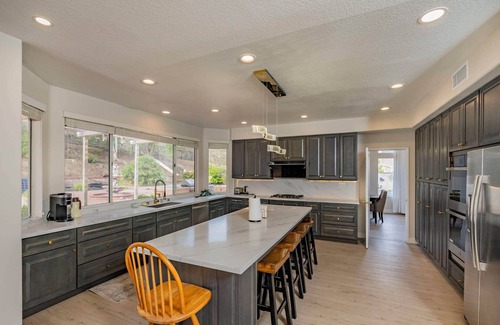 Valle Lindo Casa | Newly Remodeled Suburban House