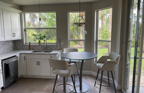 Cypress Island Condominio | Newly Remodeled Condo in Upscale Bonita Springs – Modern Chic Escape!