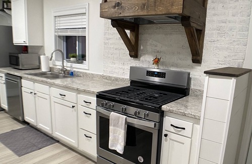 Hendersonville Casa | Newly Remodeled Private 2Br/2Ba with Hot tub and Foosball Table