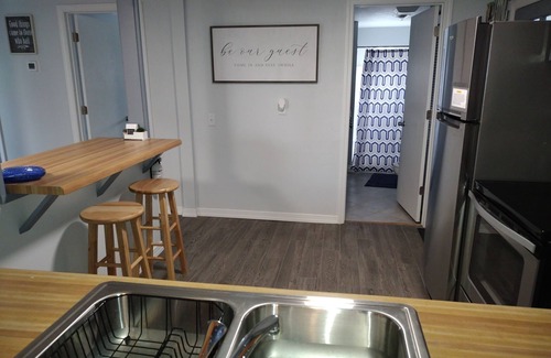 Port Clinton Cabina | Newly remolded Lodge close to public boat ramps , beach and fishing charters.