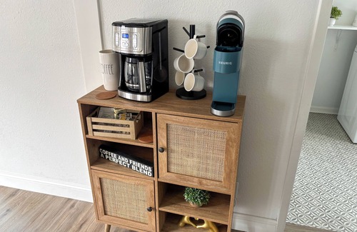 West Salem Casa | Newly Rennovated! Modern Century Charm