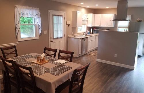 Malta Casa | Casa recientemente renovada en Saratoga Springs Lake Pista Spac Fish Creek