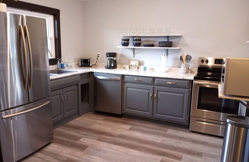 Kidron Otro | Newly Renovated 1900 Farmhouse in the Heart of Ohio's Amish Country-Kidron!!