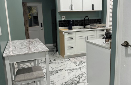 Minneapolis Casa | Newly renovated 2-bedroom house in amazing Minneapolis with AC/Heating,WiFi,