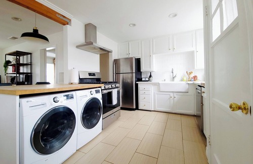 Harbor Gateway South Casa | Newly renovated 2 bedroom/1bath with a study and charming outside patio