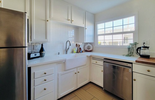 Harbor Gateway South Casa | Newly renovated 2 bedroom/1bath with a study and charming outside patio