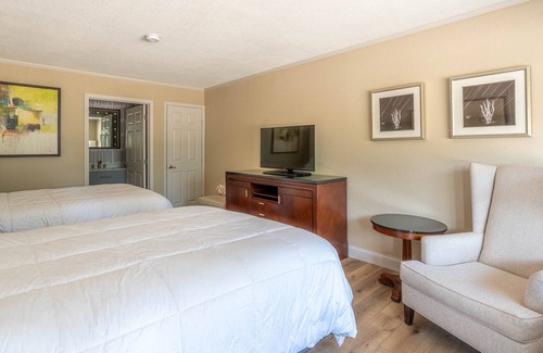 Wappapello Casa | Newly renovated 2 Queen Rm w/ high speed internet