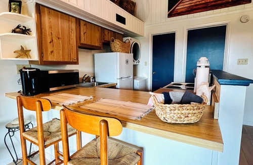Ocean Ridge Condominio | Newly Renovated. 2BR condo, Resort amenities, golf course view, beach access.