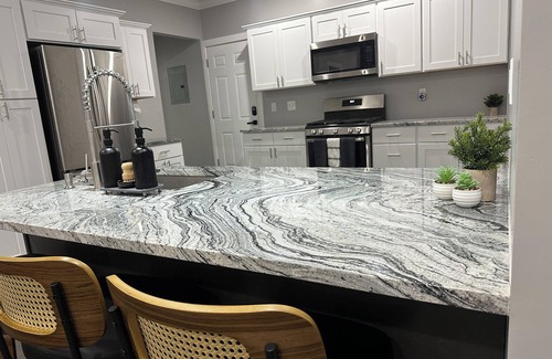 Detroit - Shoreway Casa | Newly renovated! 2b-2b dbl in Gordon Square, Cleveland! 5mins from downtown!