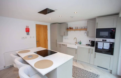 North West Casa | Newly Renovated 3 Bedroom Modern House