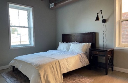 New Carlisle Condominio | Newly Renovated 3 Bedroom Condo Walk Up Unit Near Hudson Lake and Notre Dame!