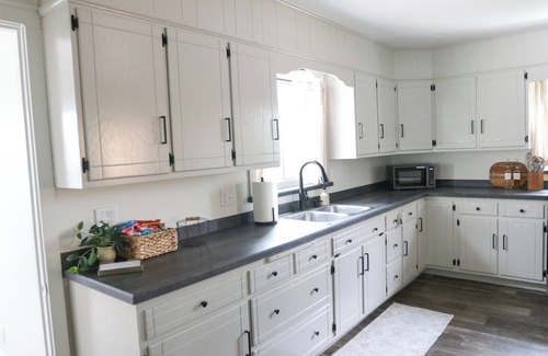 Gordonville Casa | Newly Renovated 5- Bedroom House w/Hottub & Option to Gather Your Own Eggs