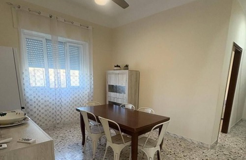 Monti D'arena-Bosco Caggione Apartamento | Apartamento recientemente renovado a pocos pasos del mar