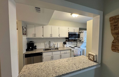 Athens Casa | Newly renovated, beautiful 2-bedroom Dawghouz townhome 1 mi to stadium in Athens