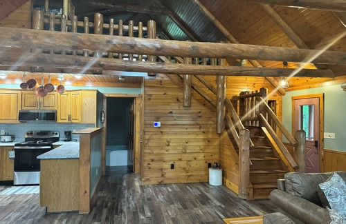 Spencerville Cabina | Newly Renovated Cabin Sleeps 12 Comfortably!!