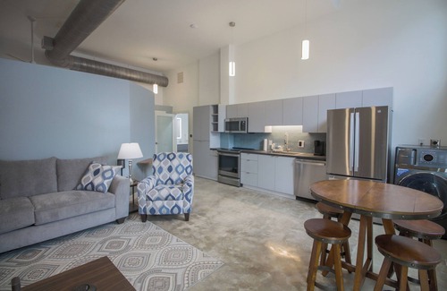 Civil Rights Historic District Apartamento | Newly renovated chic apartment within steps of Birmingham’s best attractions