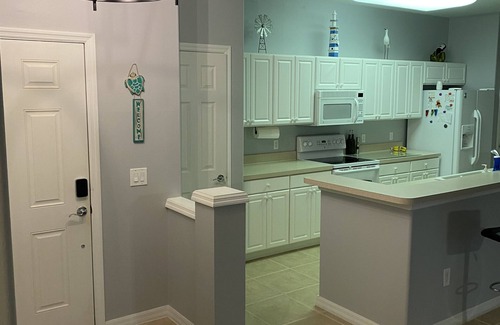 Majestic Palms Condominio | Newly renovated condo close to beach