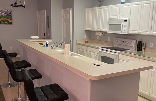 Majestic Palms Condominio | Newly renovated condo close to beach