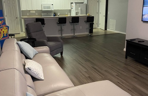 Majestic Palms Condominio | Newly renovated condo close to beach