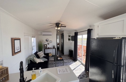 Fidelity Cabina | NEWLY renovated cottage located right off I-49 in Archie, MO.