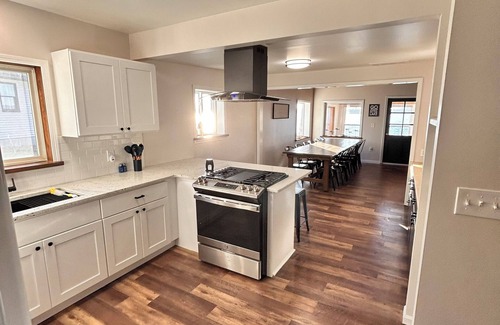 Baldwin Casa | NEWLY RENOVATED lakefront cottage on Wolf Lake!