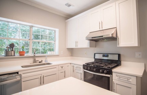 Johns Creek Casa | Newly Renovated, Cozy, and Modern 4 Bedroom House