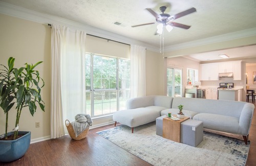 Johns Creek Casa | Newly Renovated, Cozy, and Modern 4 Bedroom House