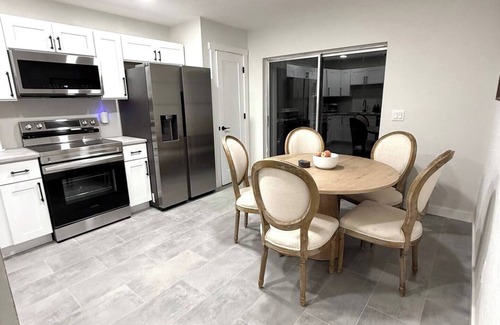 Wellington Casa | Newly renovated cozy 2 bedroom 2 bath home