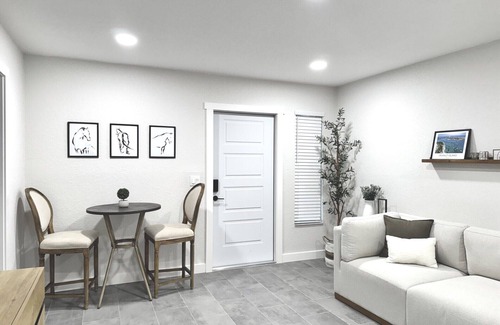 Wellington Casa | Newly renovated cozy 2 bedroom 2 bath home