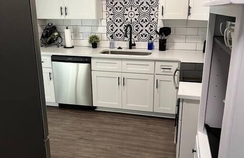 Commonwealth Casa | Newly renovated cute 3 bedroom 2 bath bungalow