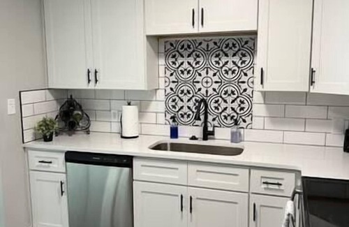 Commonwealth Casa | Newly renovated cute 3 bedroom 2 bath bungalow