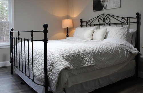 Lakeville Casa | Newly Renovated Farmhouse