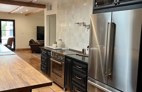 Sabino Vista Hills Casa | Newly Renovated, Foothills/Sabino area ranch style home with private hot tub.