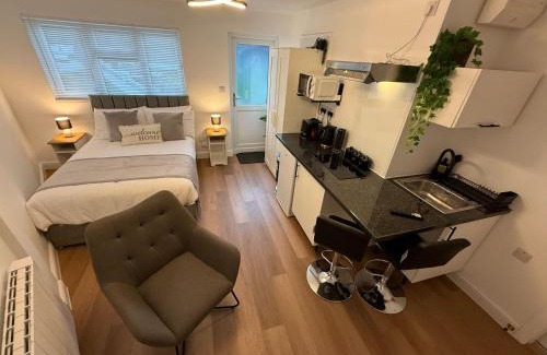 Woodley Apartamento | Newly Renovated - Free Parking - Peaceful Garden