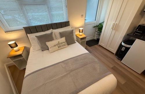 Woodley Apartamento | Newly Renovated - Free Parking - Peaceful Garden