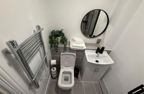 Woodley Apartamento | Newly Renovated - Free Parking - Peaceful Garden