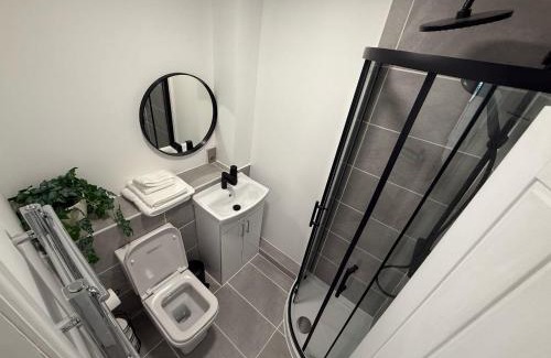 Woodley Apartamento | Newly Renovated - Free Parking - Peaceful Garden