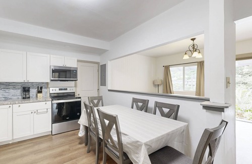 Kalihi Valley Casa | Newly renovated guest house with lush landscaping & gazebo
